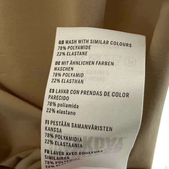 MTWTFSS Weekday Womens Tight Turtleneck Short Sleeve Tee Sz Medium Beige Top - Picture 5 of 7